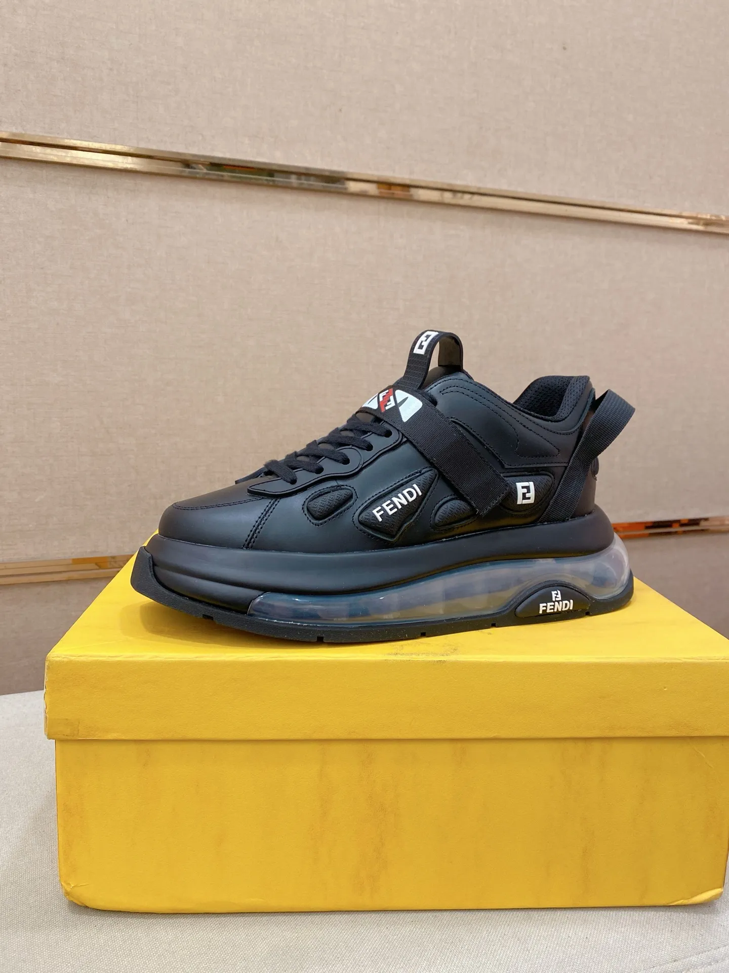 Men's shoes 💰 640💰 FENDI new model (Fendi) official website 1:1 copy 👊🏻Upper 🇮🇹Imported cowhide 🇩🇪Inside imported breathable mesh lining. The original outsole is molded to reflect the identity of every man, and the upper foot is elegant and stable🚶🏻🚶🏻The high-end custom counter original replica📯The shoe last remains unchanged regardless of wind and rain, and can withstand the verification of time🔍️,🔵 Size: 39-45. Can be customized 38-46 non-refundable and non-exchangeable!
